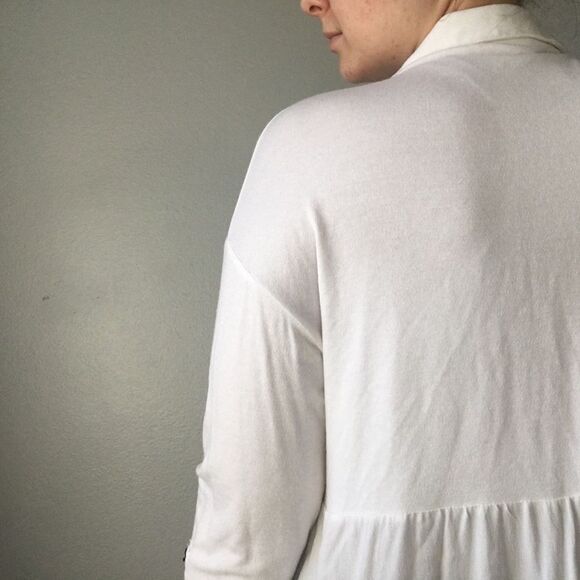 Everleigh • White Long Sleeve Button Down Flowy XS - Picture 10 of 10